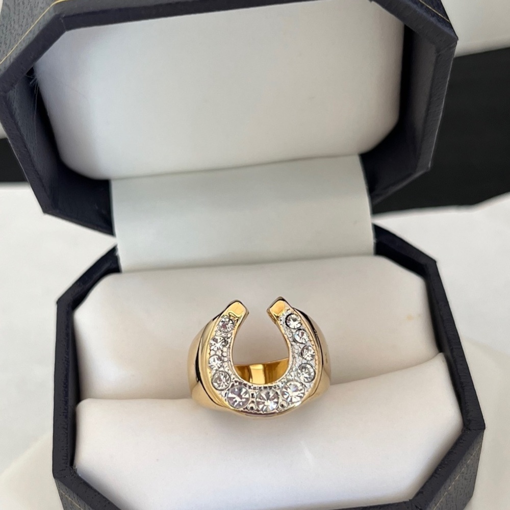 Never Worn Vintage Uncas Equestrian Ring Horseshoe Crystals 14KT Gold Plate Luck - Picture 4 of 4